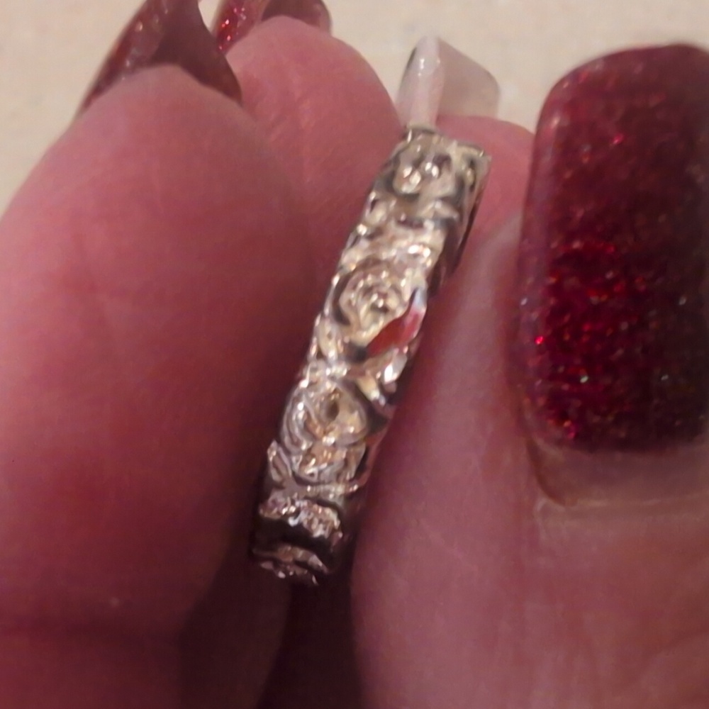 Elegant Silver Band Ring - Picture 5 of 5